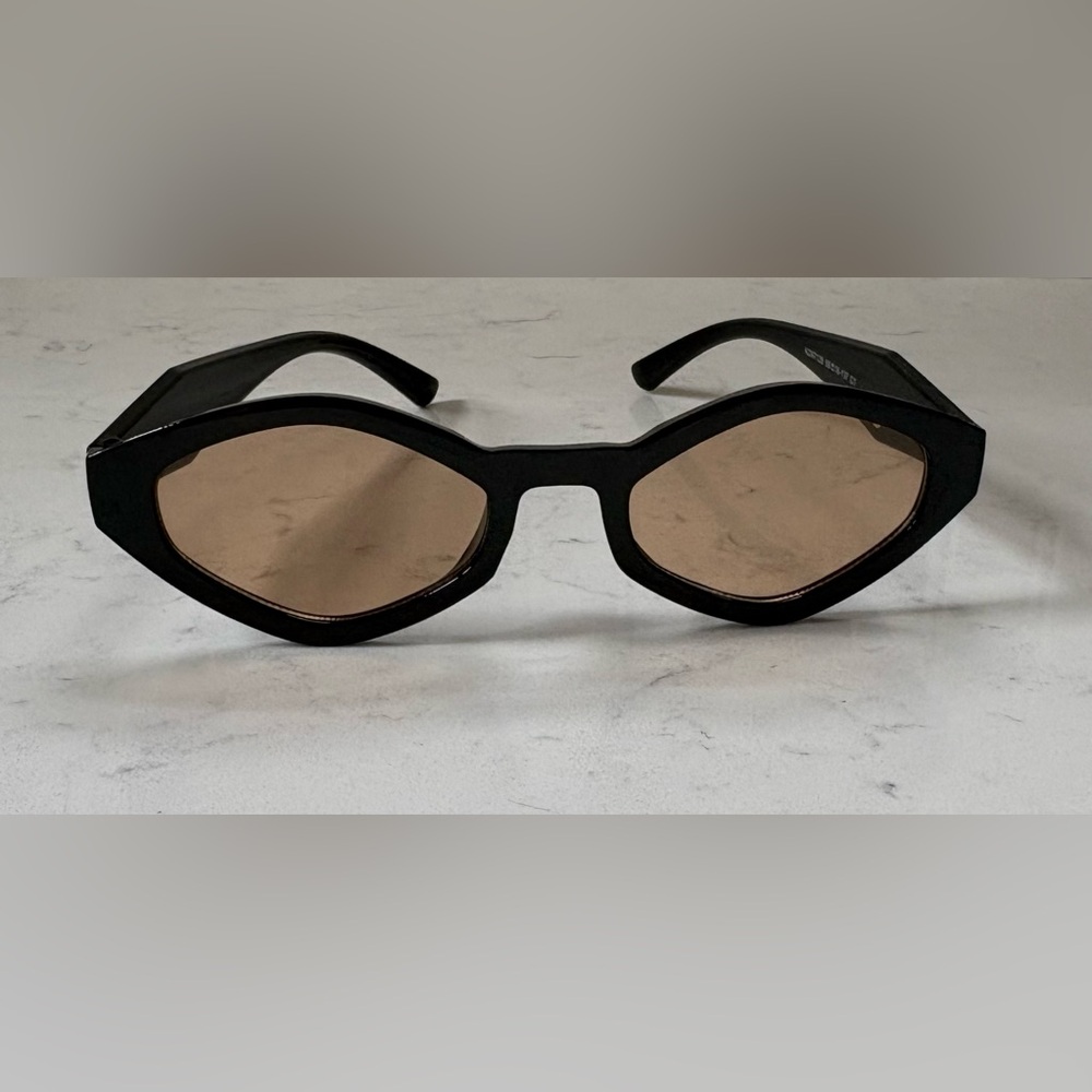 Retro Vintage Style Black Frame Sunglasses with Brown Lenses